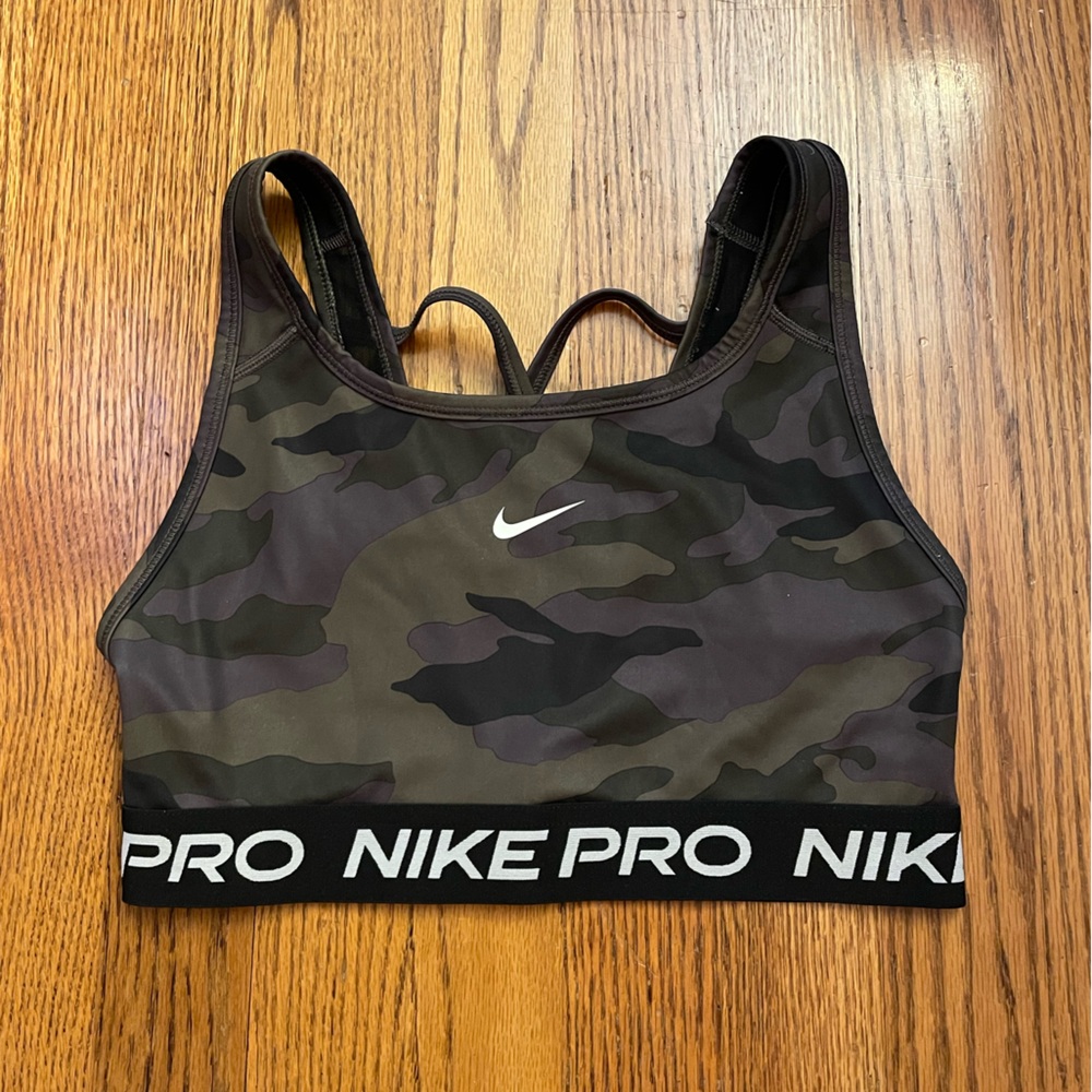NWOT Nike Pro camo sports bra Size S